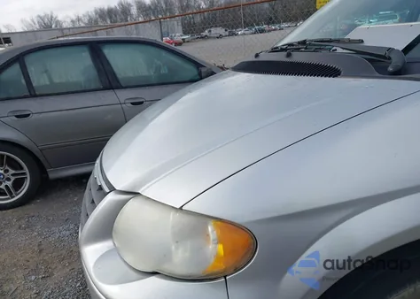 2005 Chrysler Town & Country Lx z USA, uszkodzony, nr VIN 2C8GP44R95R436089